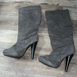 Michael Antonio grey suede slouchy platform boots size 9
